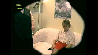 2 lesbiese Milfs speel anale speelgoed! Amateurgemeenskap.xxx