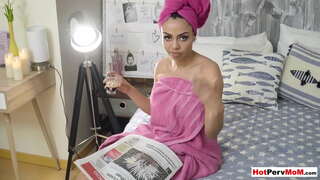 Groot boobed latyns-amerikaanse cougar ma ry op haar stiefseuns piel