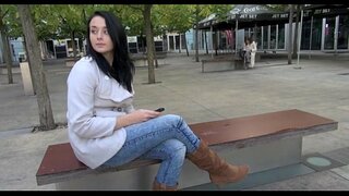 Holka zbožňuje kouření hodně