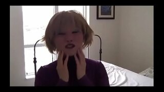 ���ාන්තාවක් මත තබයි කාන්තා වෙස් නාට්ය සමග dildo