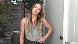 Kinky Familio - Ŝia juna vagino