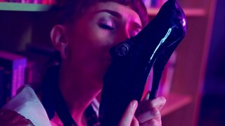 Meu querido diário de gozadas da quarentena: brincando com a bucetinha entre muita baba e salto alto Meu querido diário de gozadas da quarentena: brincando com a bucetinha entre muita baba e salto alto